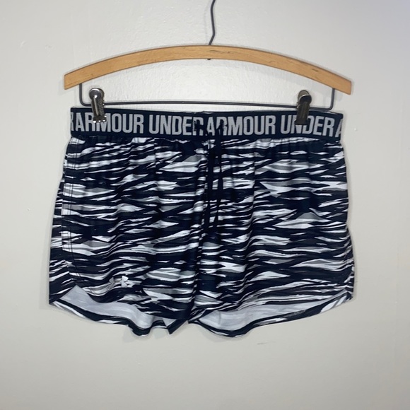 🪿Adorable Zebra Print Under Armour shorts! - Picture 2 of 7